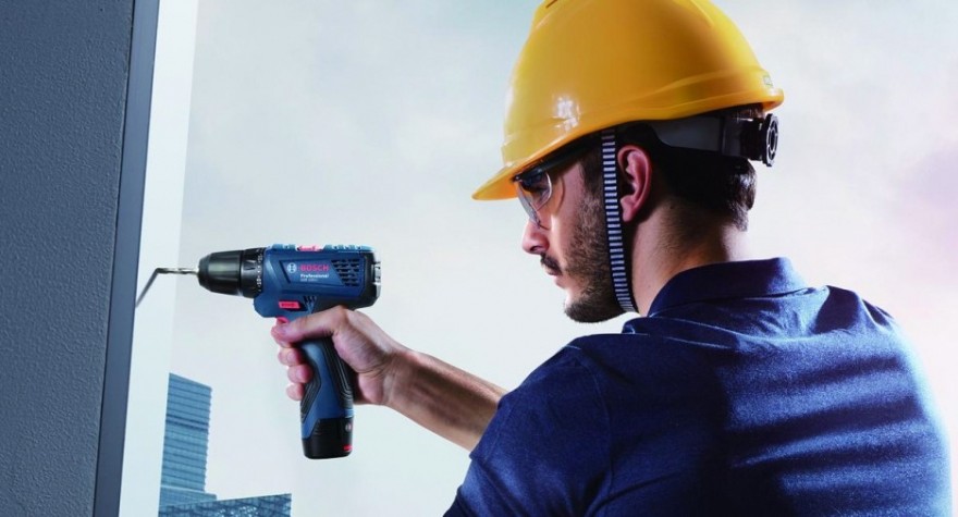 Аккумуляторный шуруповерт BOSCH GSR 120-LI [06019G8020] 2х2,0 Ач