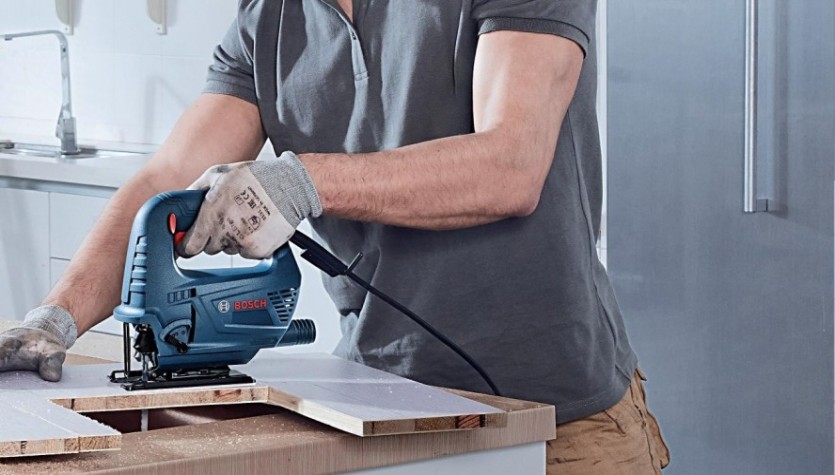 Электролобзик BOSCH GST 700 [06012A7020]