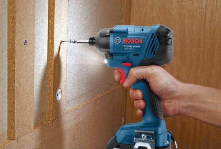 Гайковерт аккумуляторный BOSCH GDR 180 LI ударный [06019G5123]