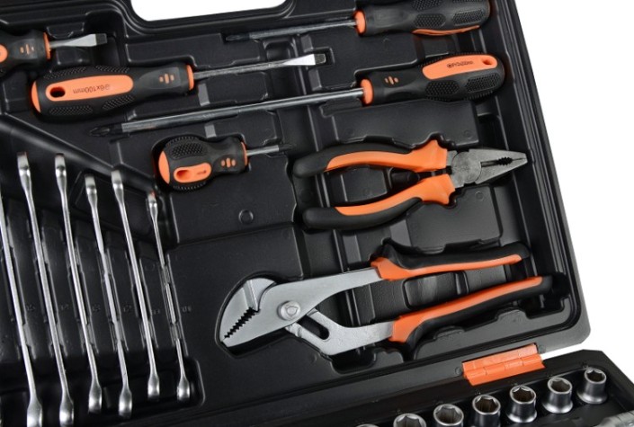 Набор инструментов ВИХРЬ 1/2", 1/4", CrV, 76 пластиковый кейс 76 предм [73/6/7/4]