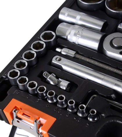 Набор инструментов ВИХРЬ 1/2", 1/4", CrV, 94 пластиковый кейс 94 предм [73/6/7/5]