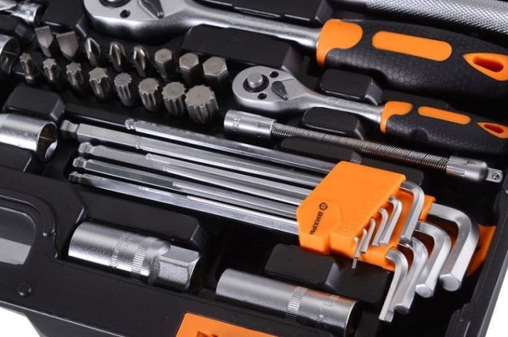 Набор инструментов ВИХРЬ 1/2", 1/4", crv, в кейсе 151 предм [73/6/7/9]