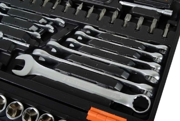 Набор инструментов ВИХРЬ АВТО, 1/2", 1/4", CrV в кейсе 82 предм. [73/6/7/6]