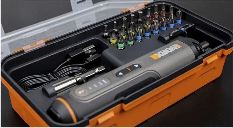 Отвертка аккумуляторная Worx WX240 и набор оснастки