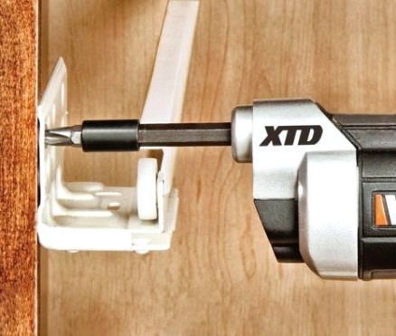 Отвертка аккумуляторная Worx WX252 и набор бит (10шт)