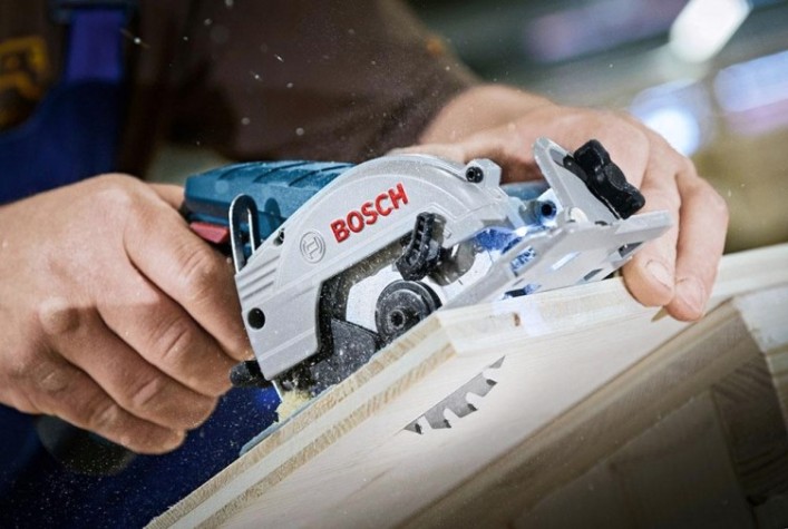Пила циркулярная аккумуляторная BOSCH GKS 12V-26 [0615990M41] 1х2,0Ач, картонная коробка