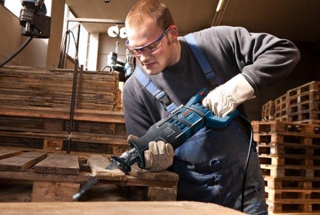 Пила сабельная сетевая BOSCH GSA 1300 PCE [060164E200] Кейс