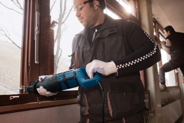 Пила сабельная сетевая BOSCH GSA 1300 PCE [060164E200] Кейс