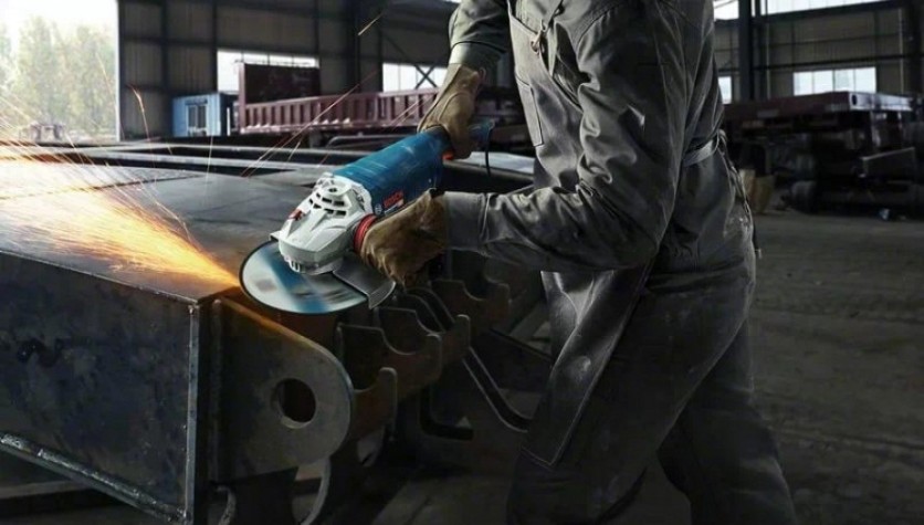 Угловая шлифмашина сетевая BOSCH GWS 24-180 [06018C2000]
