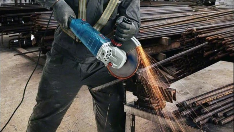 Угловая шлифмашина сетевая BOSCH GWS 24-230 JZ [06018C3300]
